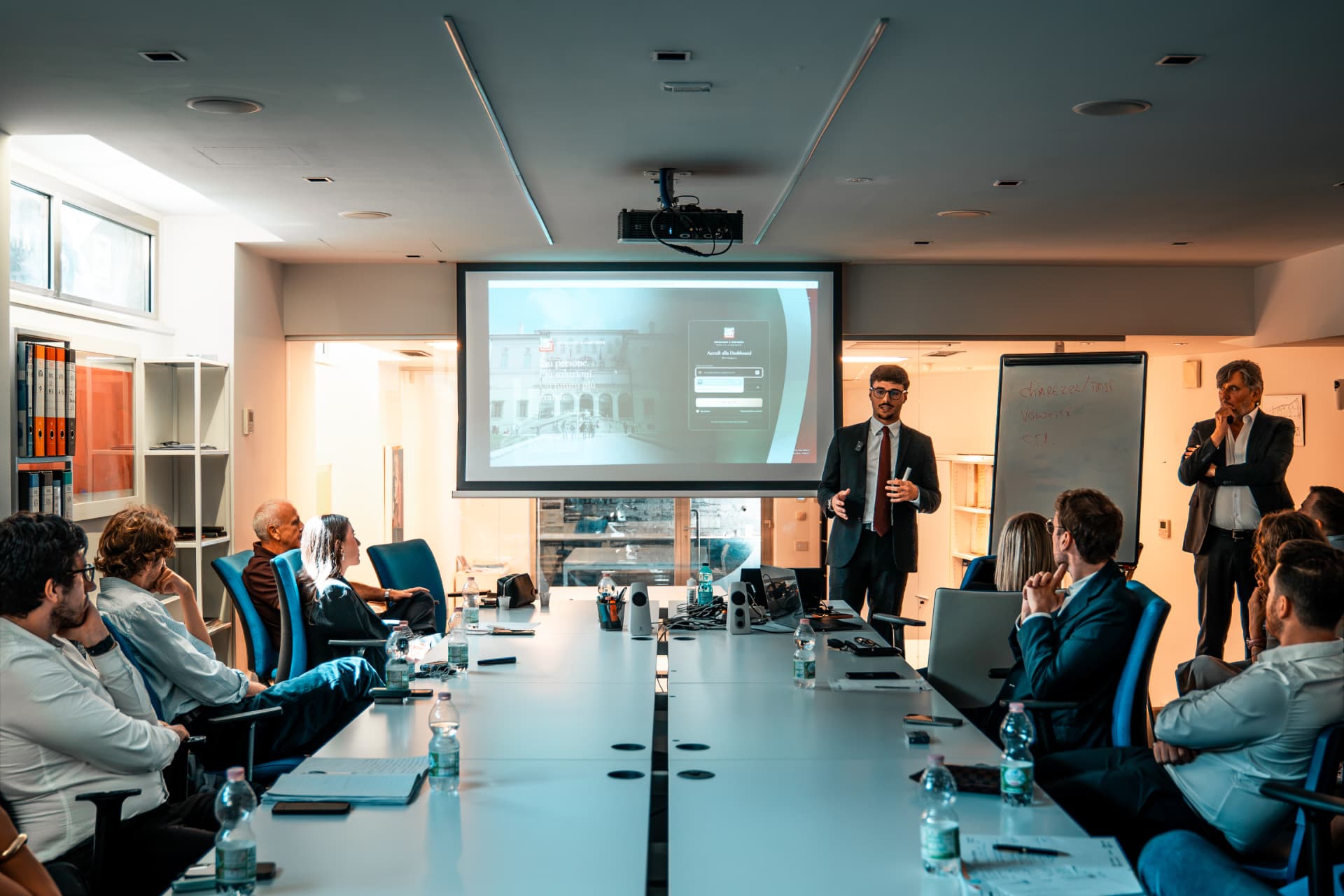 Sessione di formazione del team in agenzia